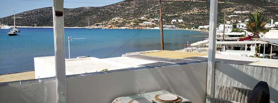 Μπαλκόνι με θέα στον Πλατύ Γιαλό