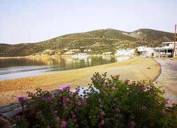 Η παραλία Πλατύς Γιαλός στη Σίφνο