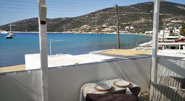 Δωμάτια στη Σίφνο δίπλα στη θάλασσα