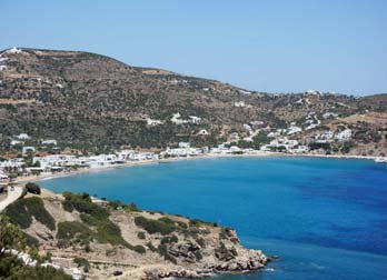 Ο κόλπος του Πλατύ Γιαλού στη Σίφνο